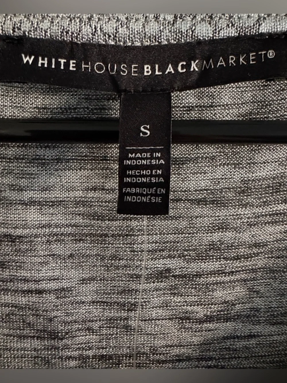 White House Black Market Metallic Silver Snake Print V-Neck Tee S NWT - Picture 4 of 6